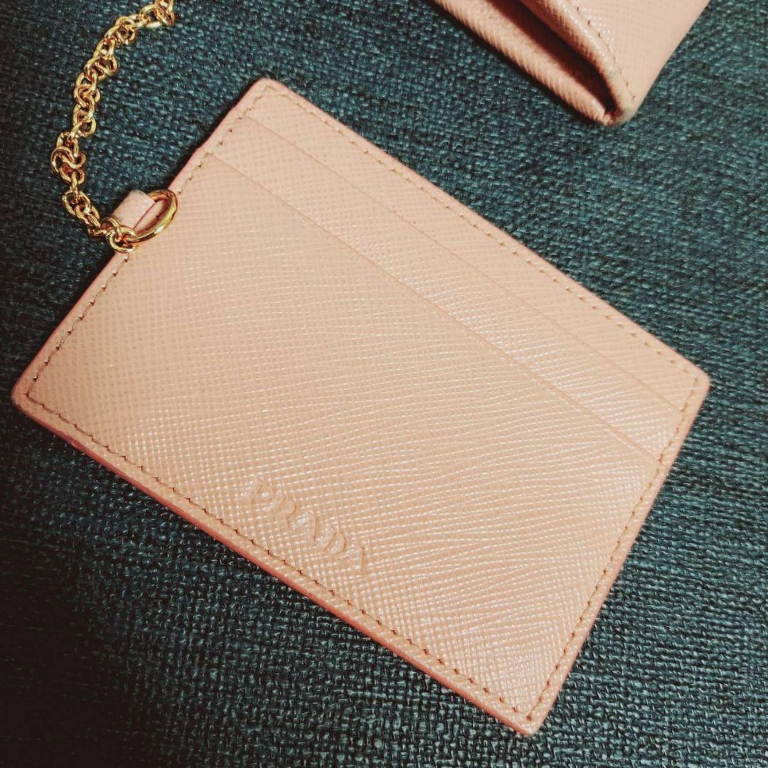 PRADAプラダ リボン付きピンクベージュ長財布　折り財布　金金具