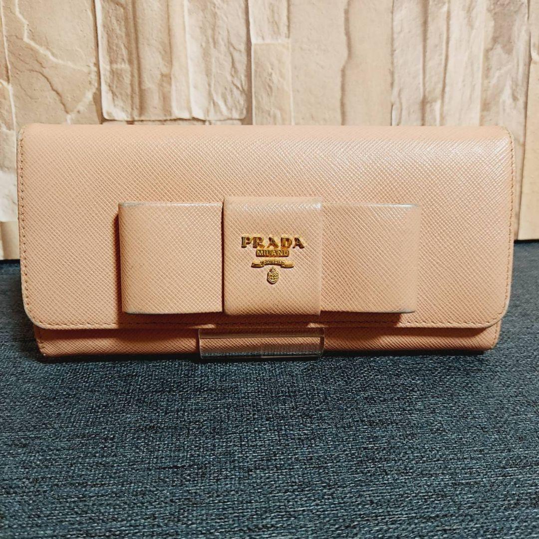 PRADAプラダ リボン付きピンクベージュ長財布　折り財布　金金具