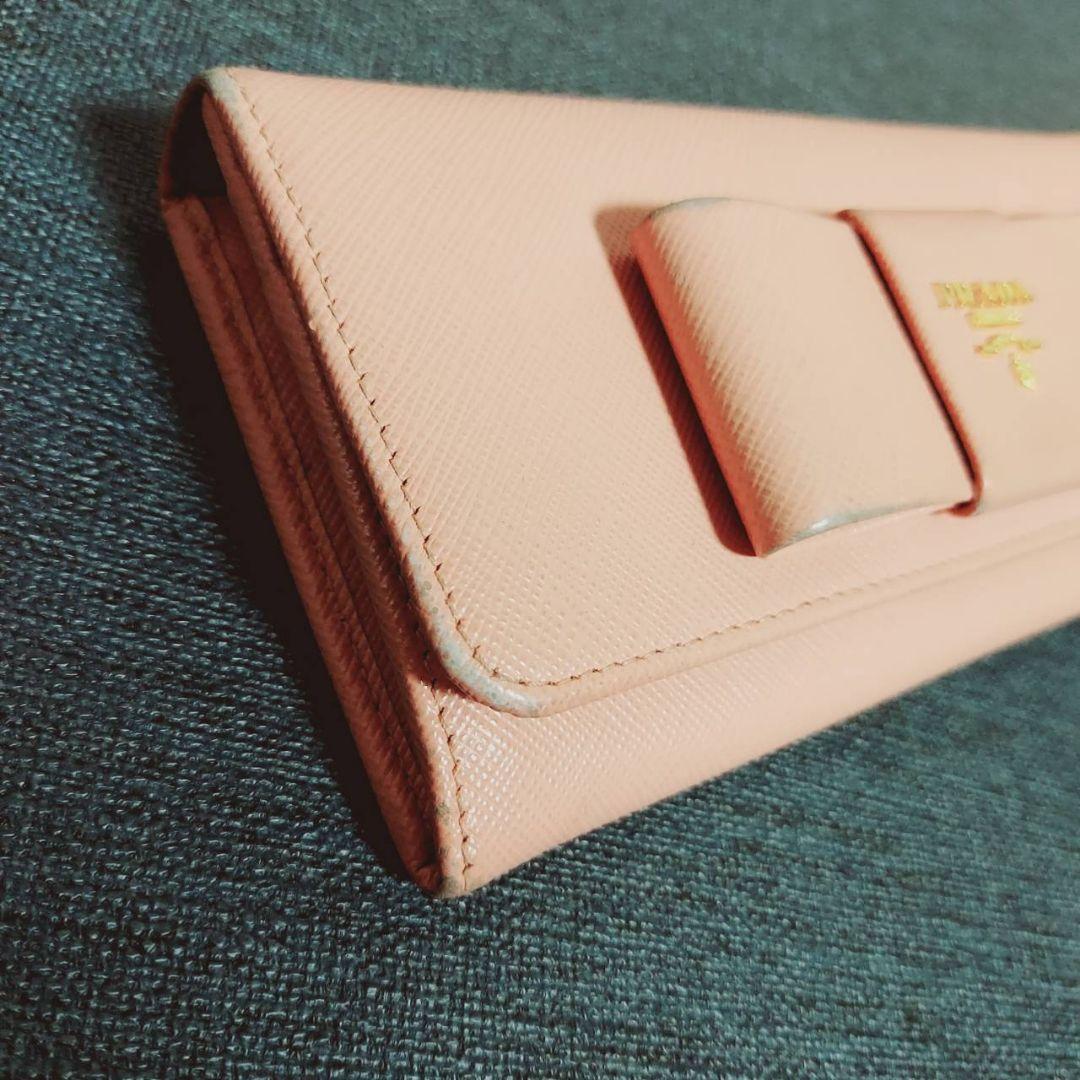 PRADAプラダ リボン付きピンクベージュ長財布　折り財布　金金具