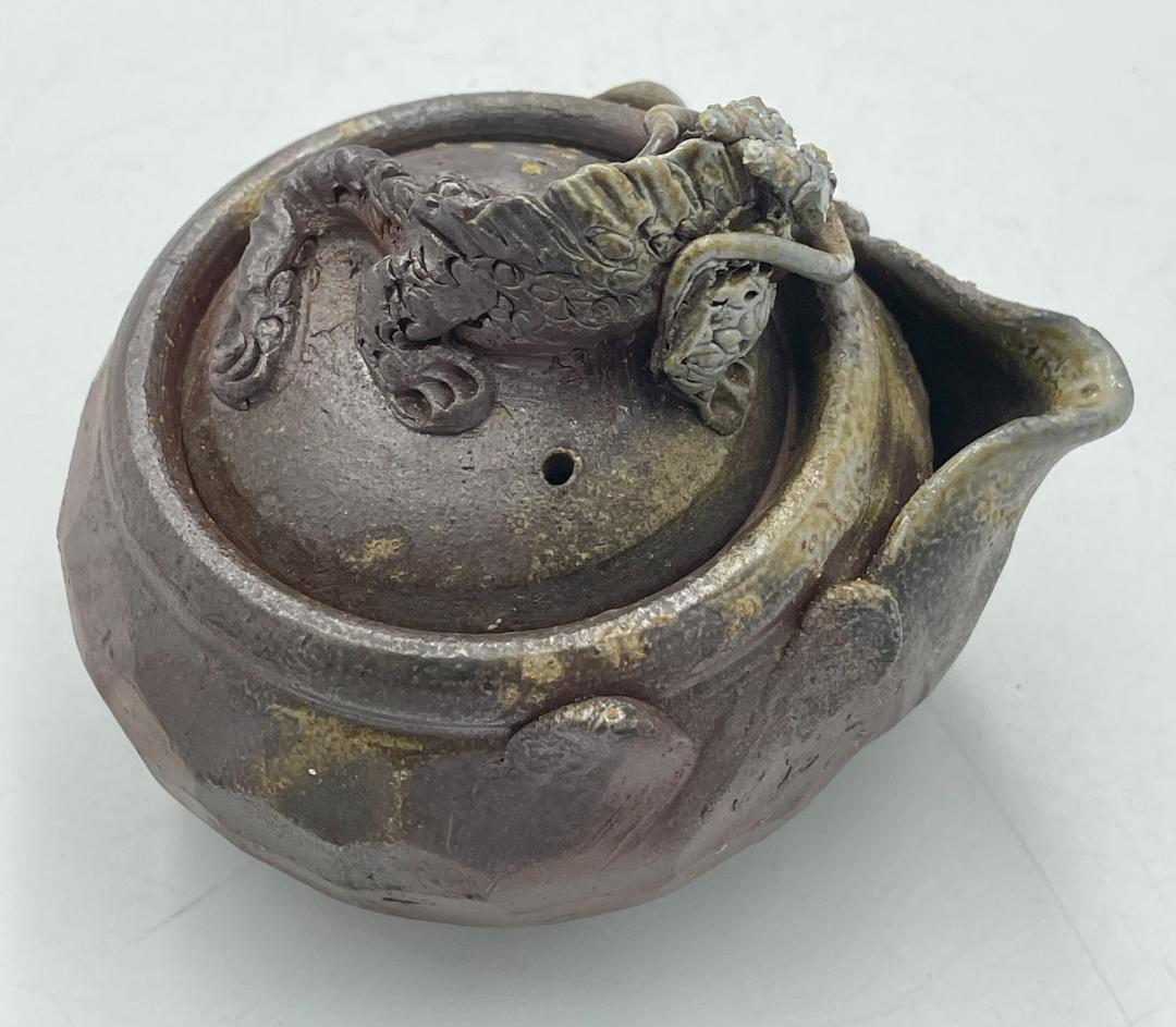 備前焼　ドラゴン彫刻 陶器製急須　TK18
