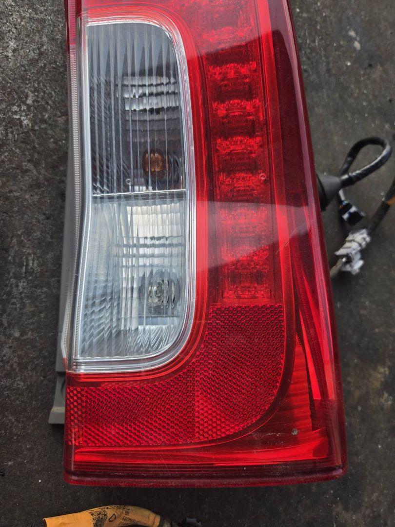 LA600S　ダイハツ　タント　テールランプ　左右セット