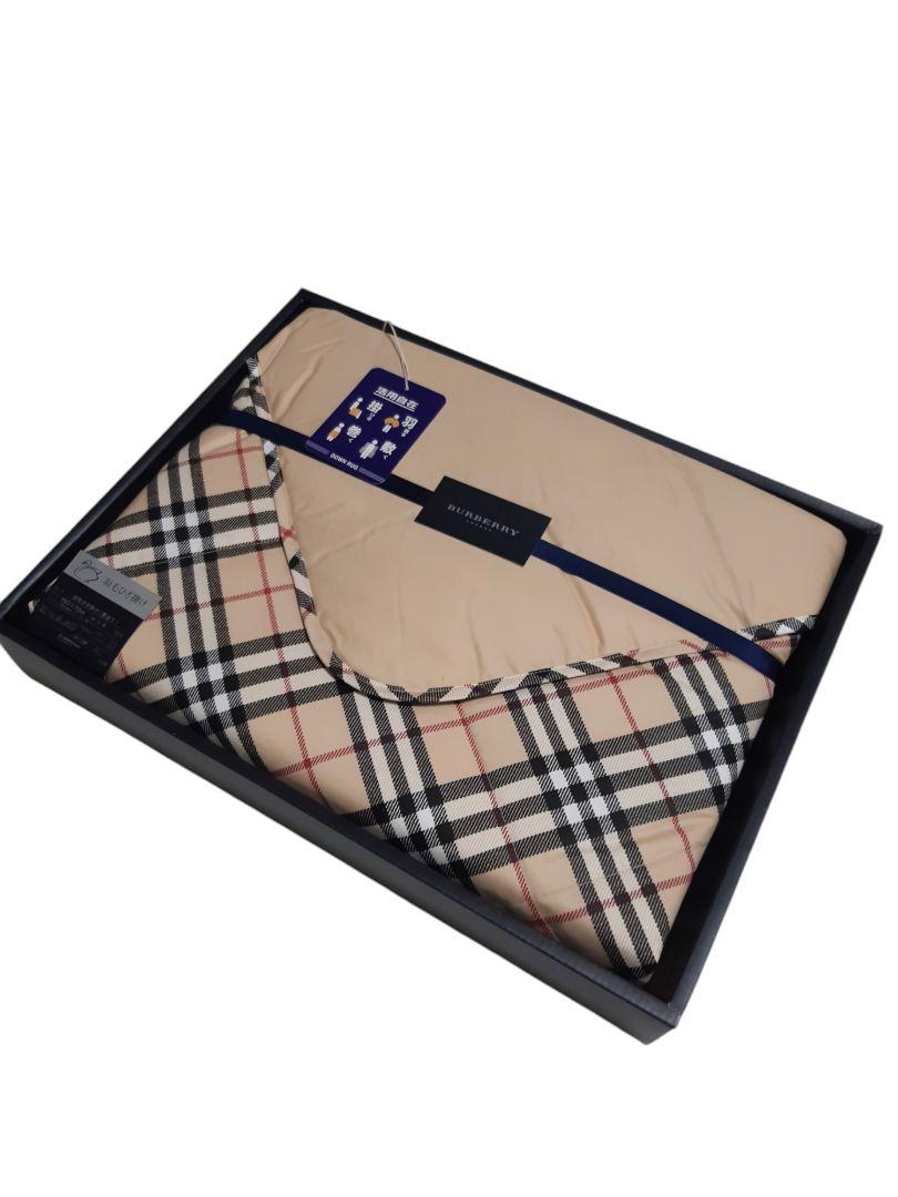 ＊未使用＊BURBERRY 羽毛ひざ掛け 肩当て ノバチェック  西川産業