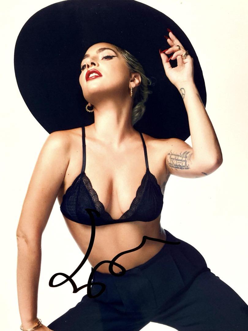 レディー・ガガ直筆サイン入り2Lサイズ写真…Lady Gaga - メルカリ
