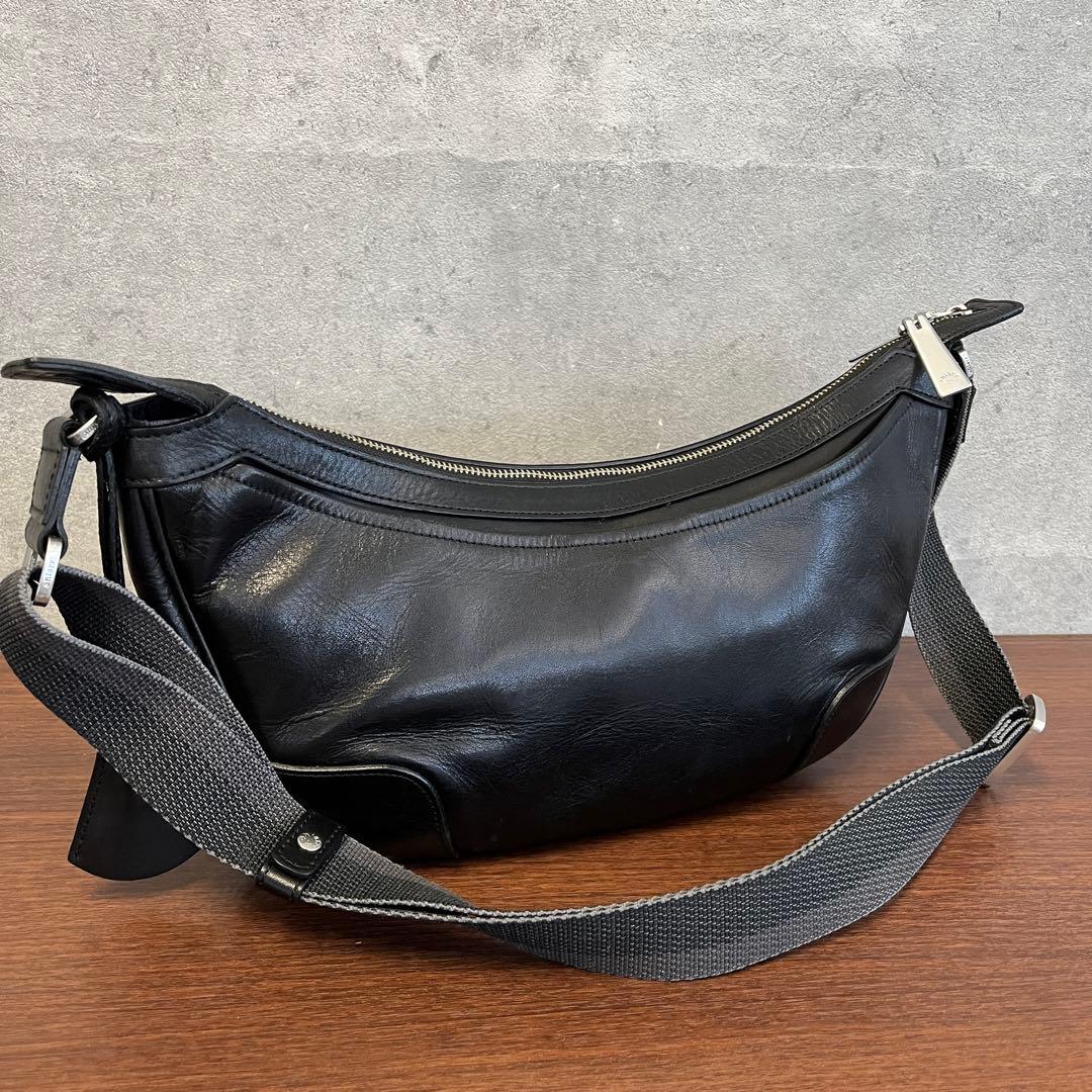 黒のレザーショルダーバッグ ボディバッグ アニアリ