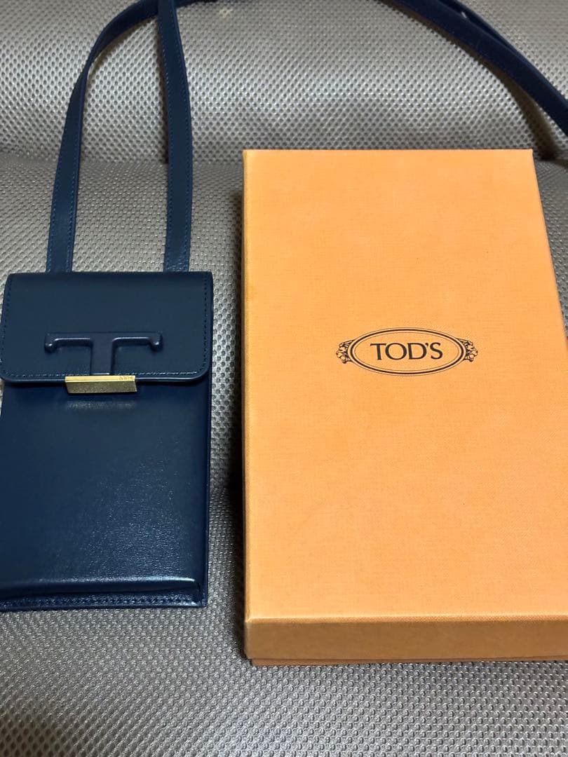 トッズ　Tフォンポーチ　スマホショルダーバッグ