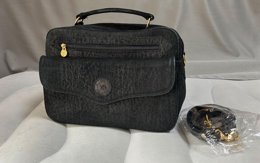 希少✨ブラックミニボストンバッグ　ショルダーベルト付き ほぼ未使用です。