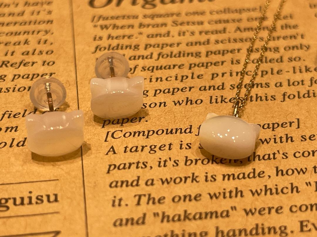 新品】K10白蝶貝猫モチーフペンダント