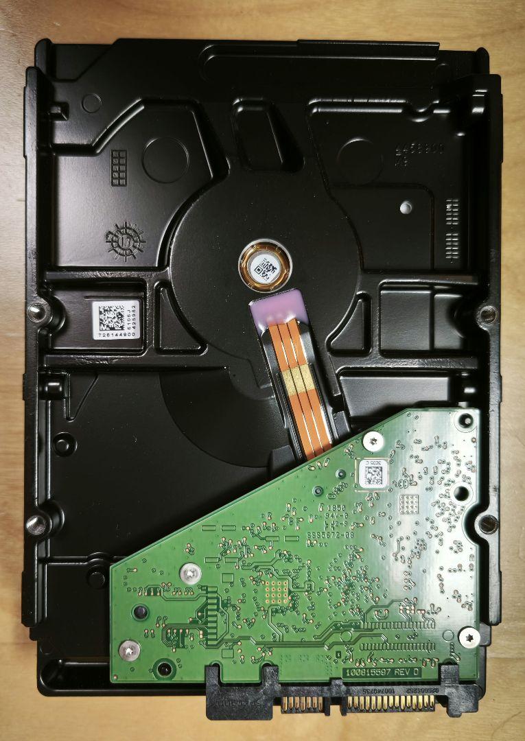 Seagate 8TB 3.5インチ HDD ST8000DM004　①
