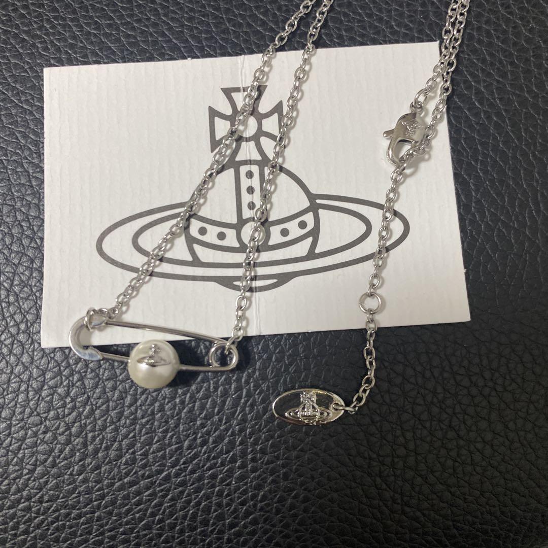 安全ピンクリップパールネックレス Vivienne Westwood - メルカリ