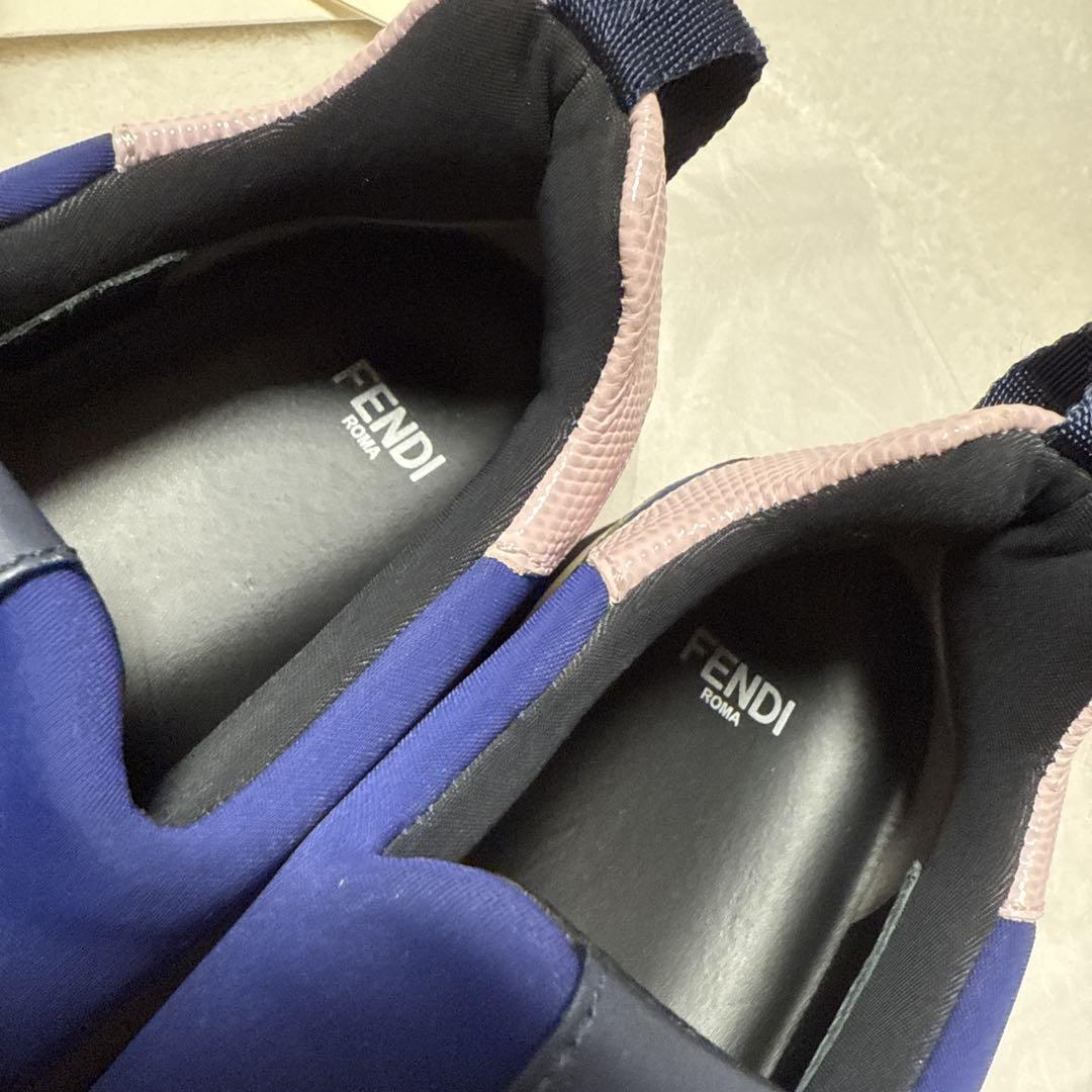 FENDI ネイビー 装飾付きスニーカー