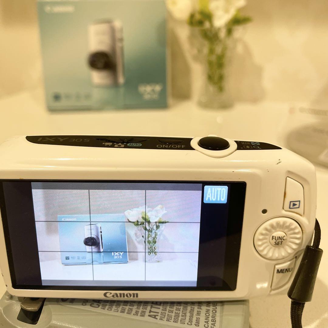 キャノン　IXY 30S　ホワイト 1000万画素　デジタルカメラ　Canon