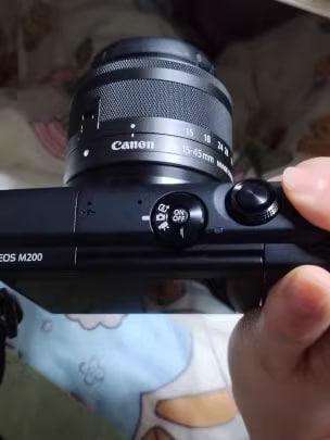 Canon EOS M200 ミラーレスカメラ