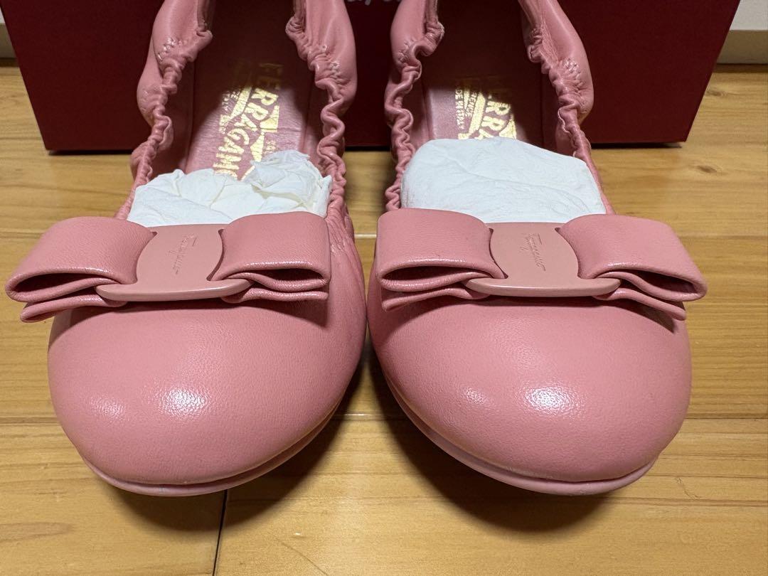 フェラガモ バレエシューズ ピンク