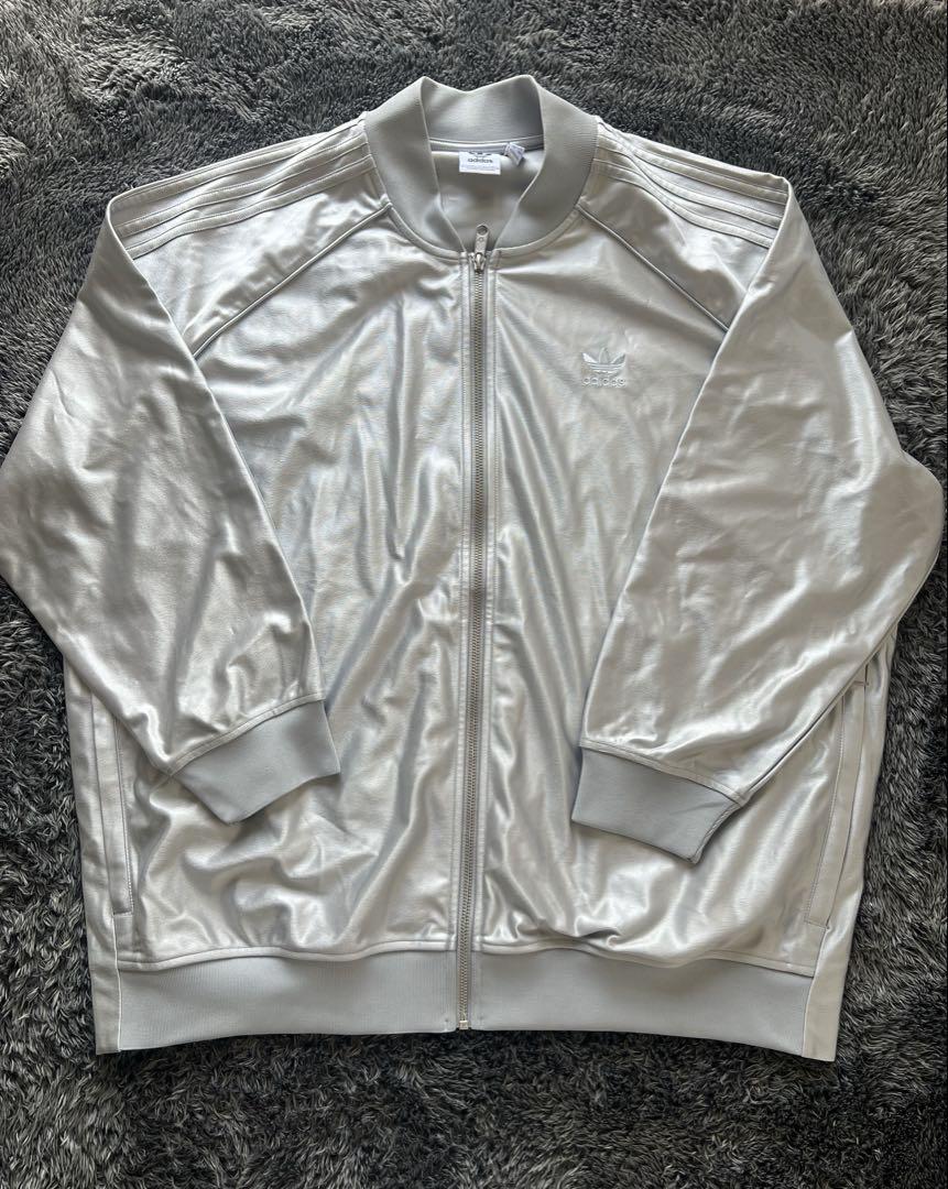 adidas プレミアム オリジナルス オーバーサイズ SSTトラック