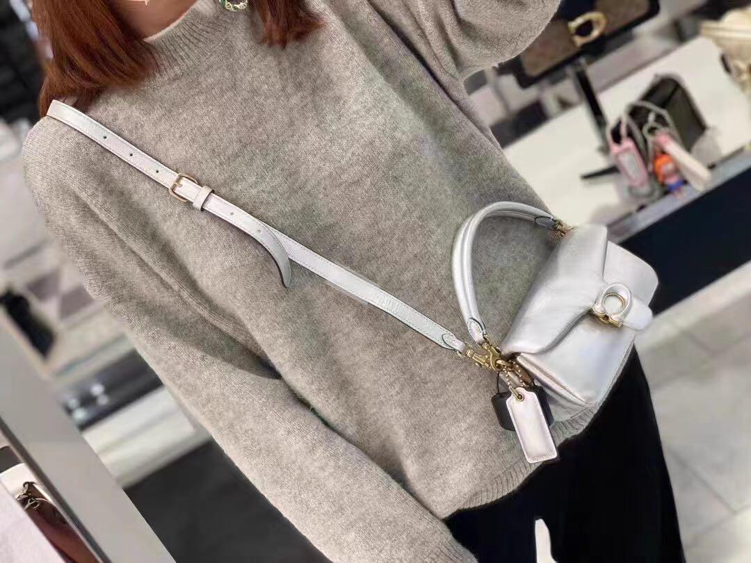 コーチ型番 タビー