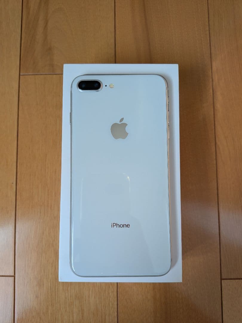 s*b様 Apple iPhone 8 Plus シルバー 64gb 本体