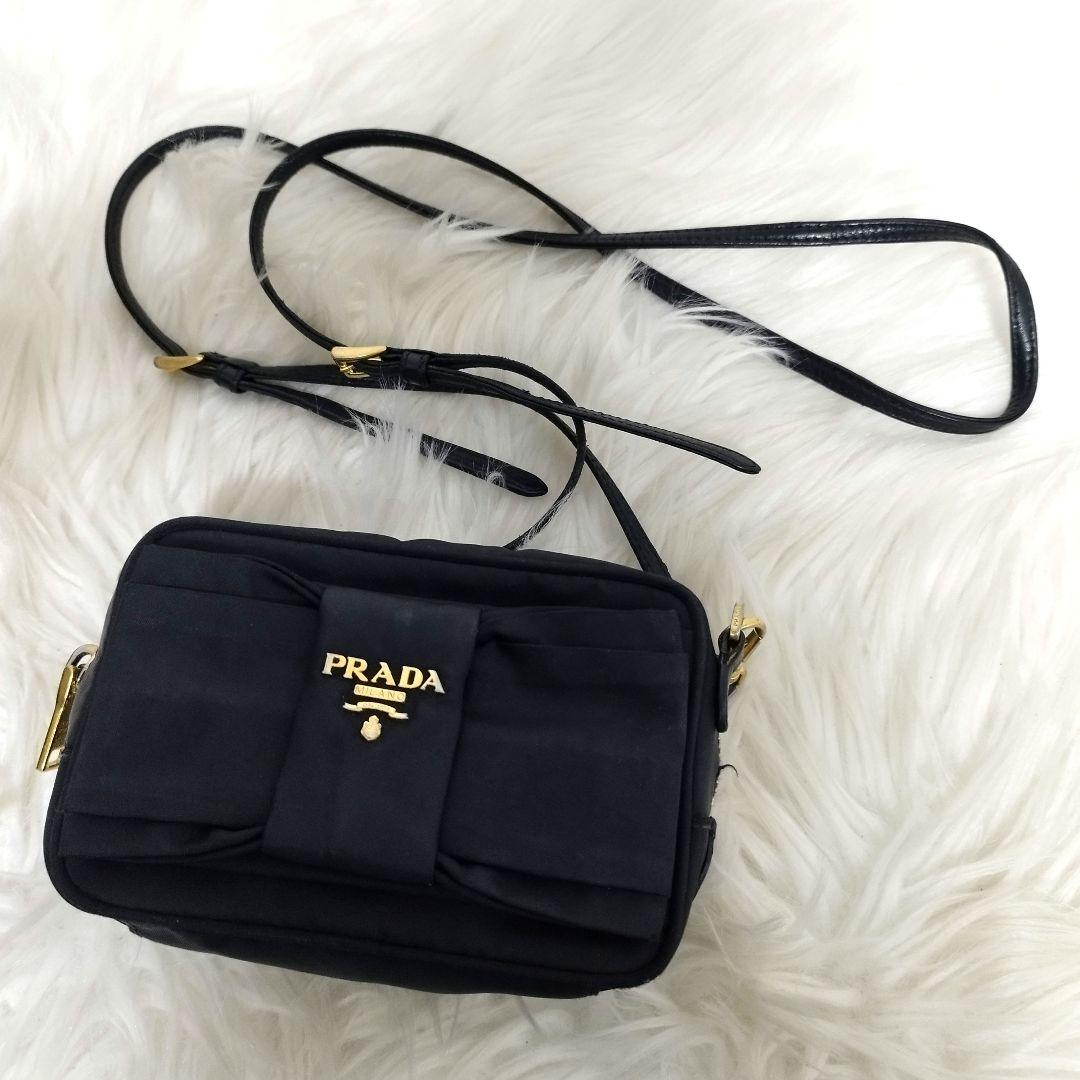 プラダ リボン付きタッセル付きRe-Nylon製ミニショルダーバッグ 美品☆ プラダ ショルダーバッグ ミニ リボン ナイロン 2way ポーチ