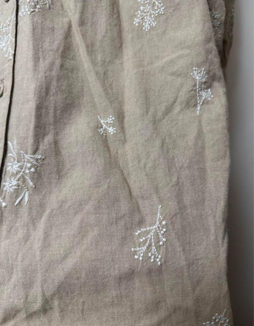 刺繍入りベージュ長袖ワンピース - メルカリ