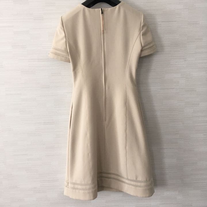 メルカリ フォクシーニューヨーク 袖付きベージュカラーワンピース 入学式や卒業式に ひざ丈ワンピース 12 000 中古や未使用のフリマ