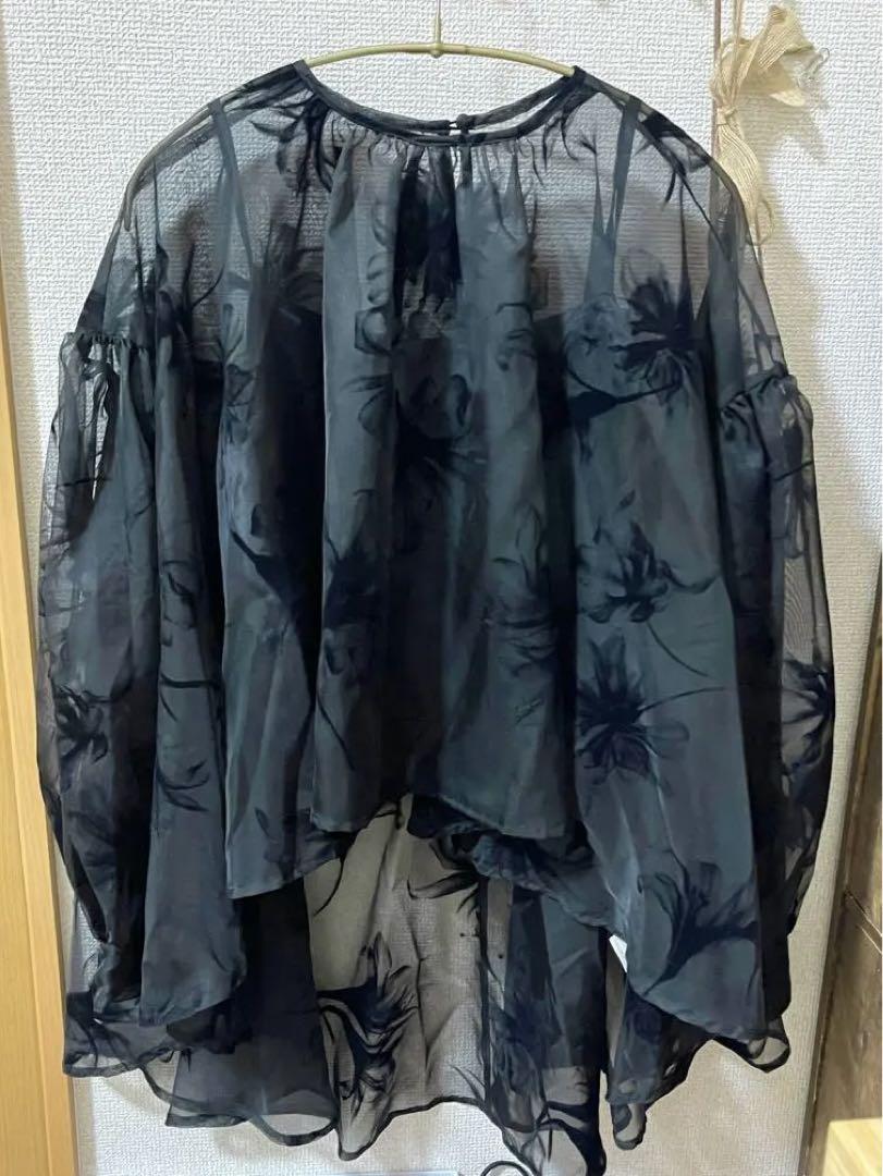 acka sheer over flare blouseベストセラー