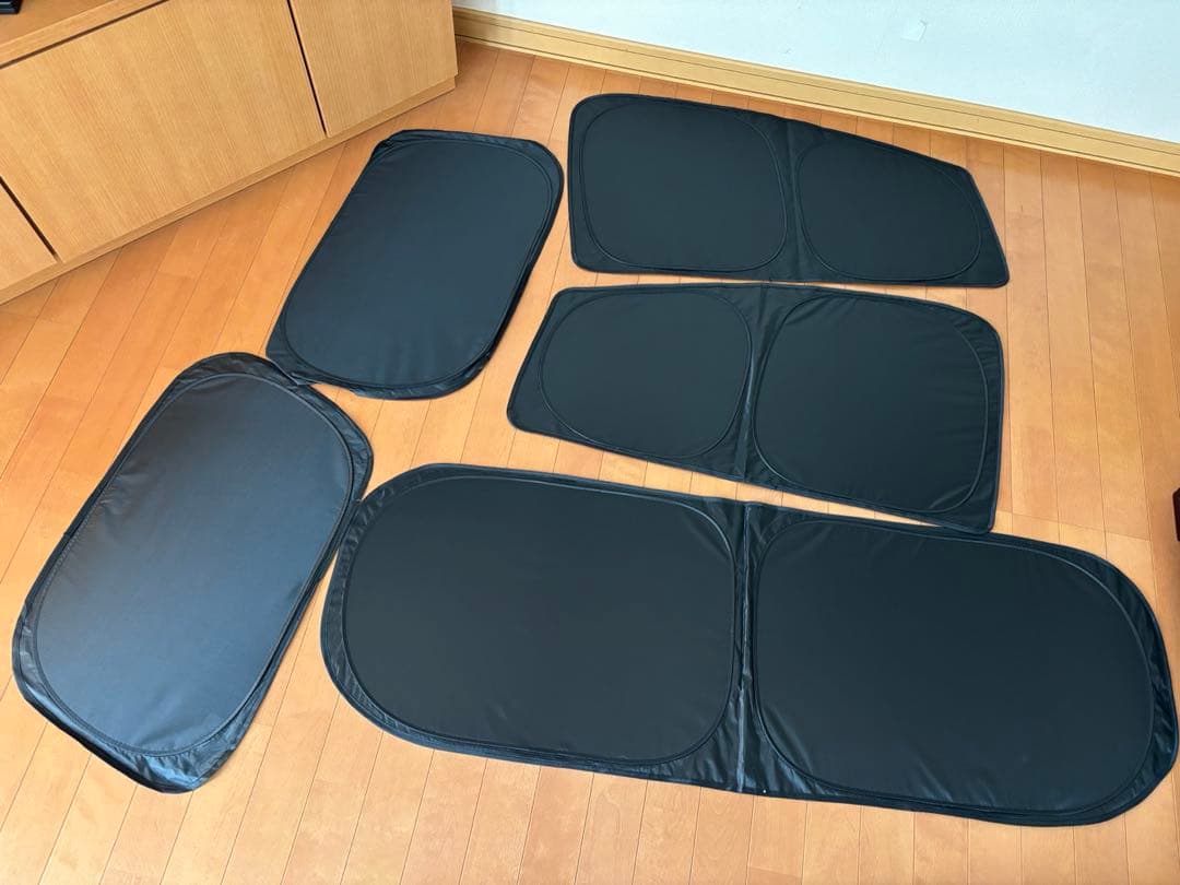 ウィンドウスクリーン目立った傷や汚れなし