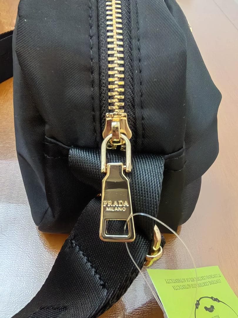 PRADA ブラック ボディバッグ PRADA ブラック ボディバッグ