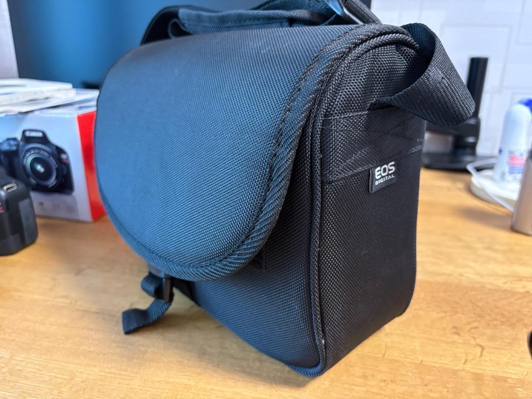 完動品 Canon EOS kiss X4 ダブルズームキット(バック他付)