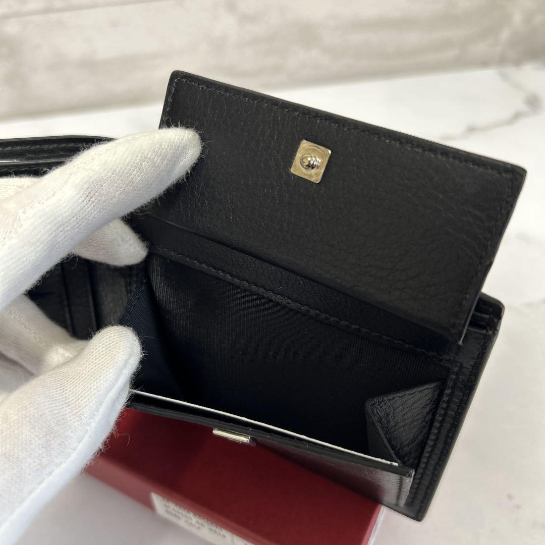 新品　Salvatore Ferragamo　二つ折り財布　財布 黒 フェラガモ