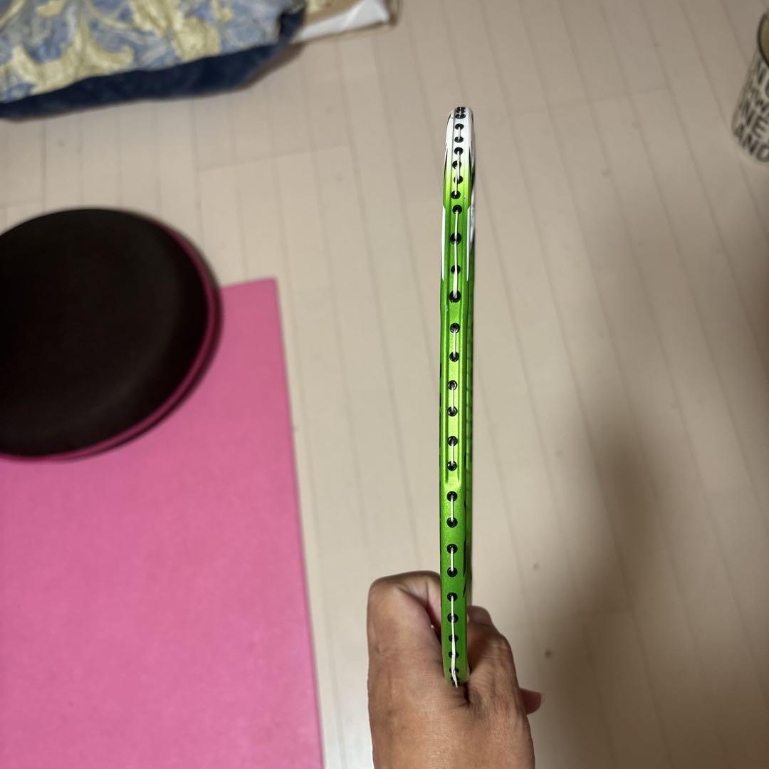 ヨネックスバドミントンラケット ホワイト グリーン