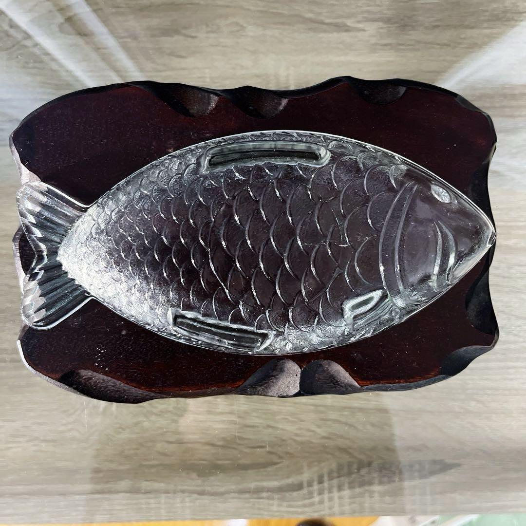 骨董　時代ガラス　飴色ガラス　魚型プレス　下駄脚付　長皿　ウラン１客 著書掲載品