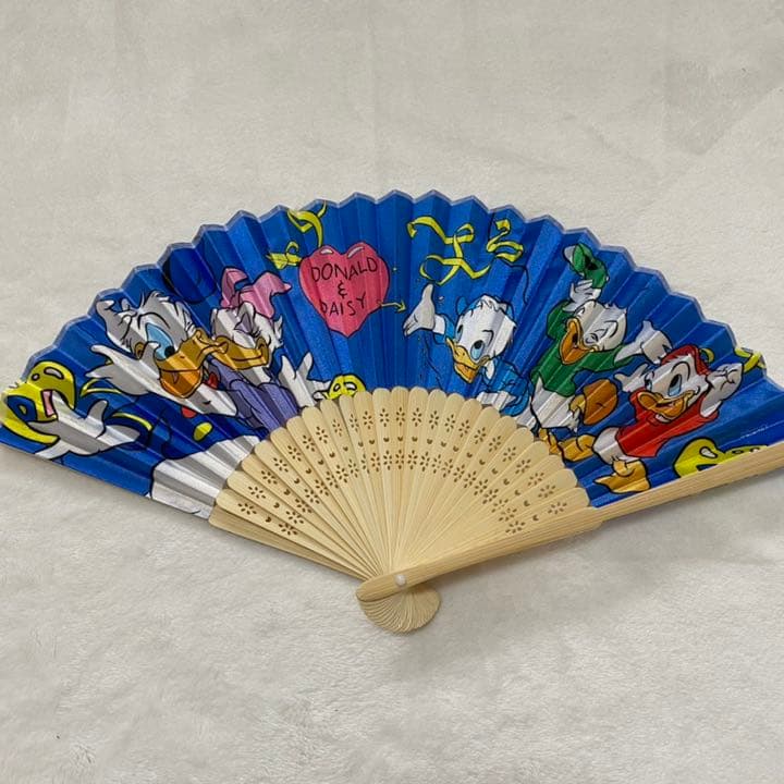 ディズニーストア ドナルド デイジー 扇子 メルカリ