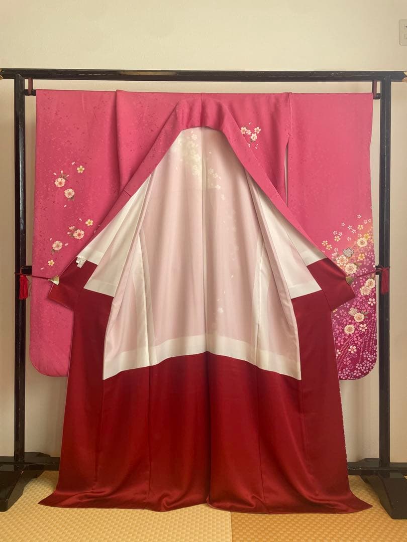 正絹　桜の花柄ピンク振袖