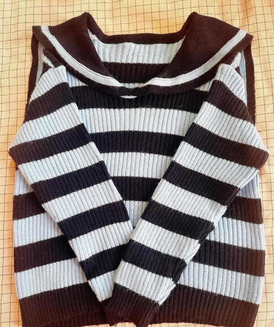 セーラー襟付きストライプニットセーター