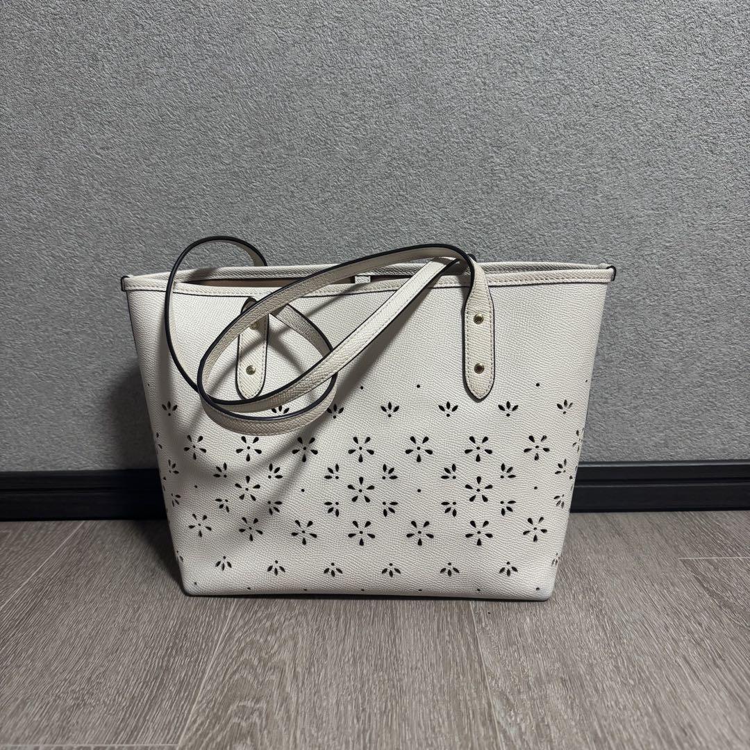 coach 白 トートバッグ - メルカリ