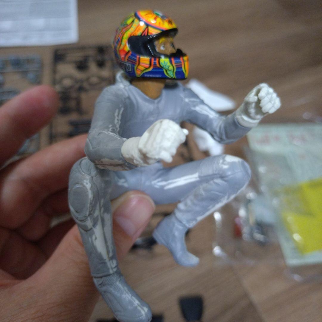 【少し作成】タミヤ 1/12 YAMAHA YZR-M1 '09　ロッシ人形付き