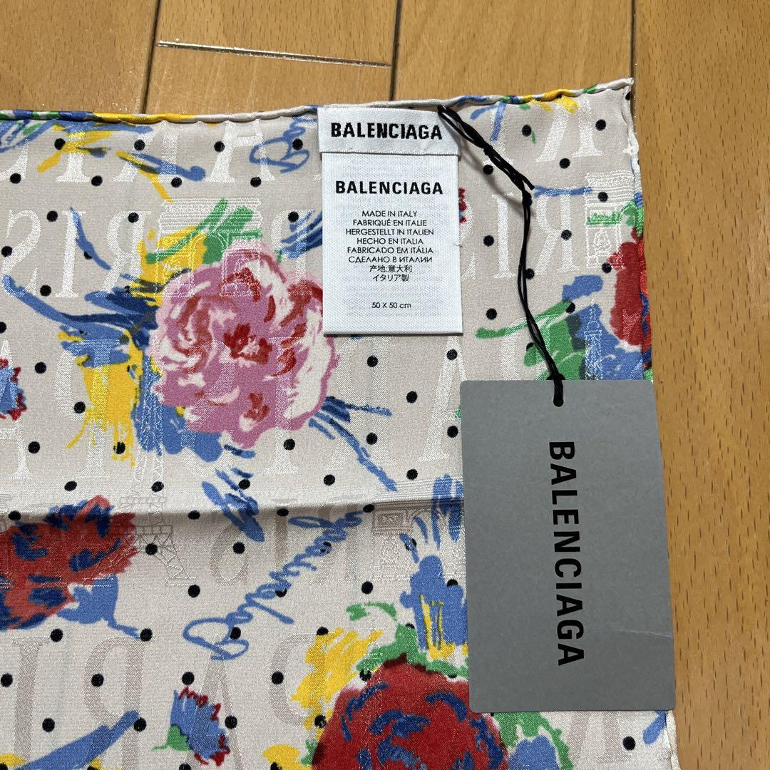 お値下げ品！】BALENCIAGA 花柄スカーフ 50 x 50 cm - メルカリ