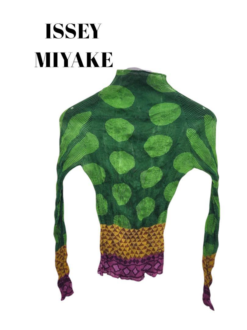 114260 ISSEY MIYAKE プリーツ ハイネック トップス
