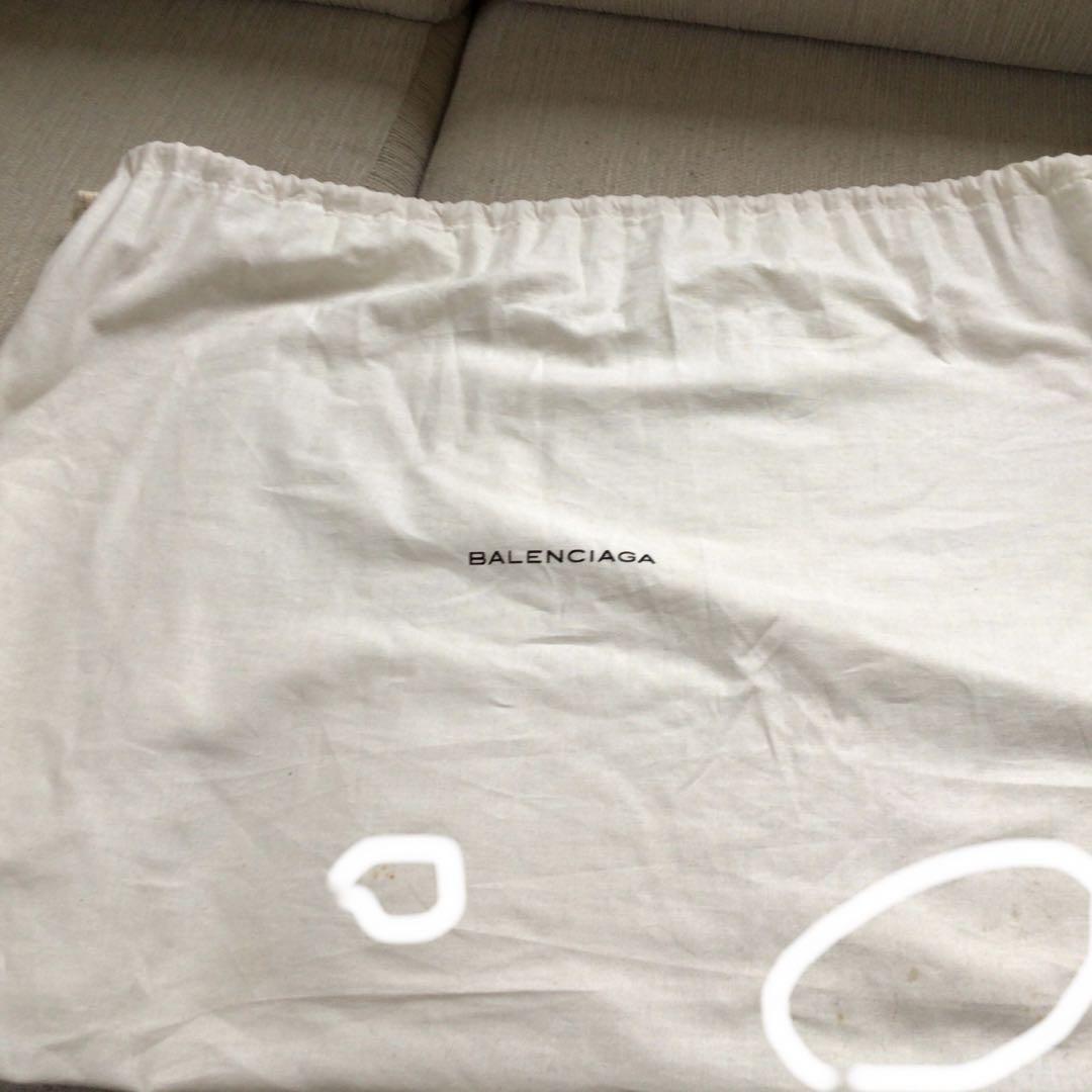 Balenciaga バレンシアガ ジャイアント ポンポン - メルカリ