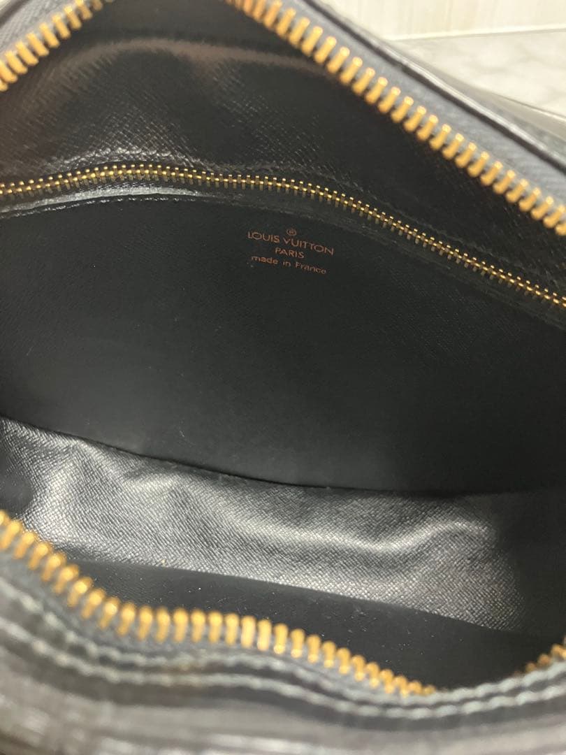 良品　ルイヴィトン　エピ　ジュヌフィーユ　ショルダーバッグ　メンズ　レディース