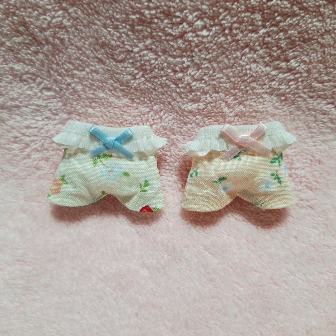 赤ちゃんお洋服　フリルサロペット２着セット　小花白桃色