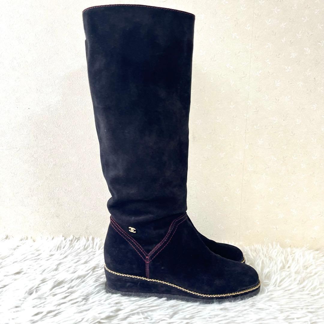 美品 CHANEL ロングブーツ スエード 黒 23.5 ココマーク チェーン 美品 CHANEL ロングブーツ スエード 黒 23.5 ココマーク チェーン