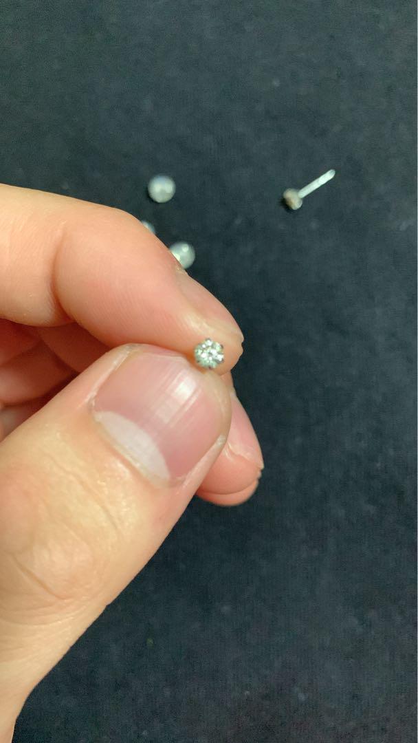 アヴァランチ　ダイヤモンド 18Kホワイトゴールド ピアス 4mm 両耳　最安値