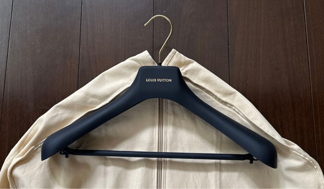 LOUIS VUITTON お洋服カバーとハンガー