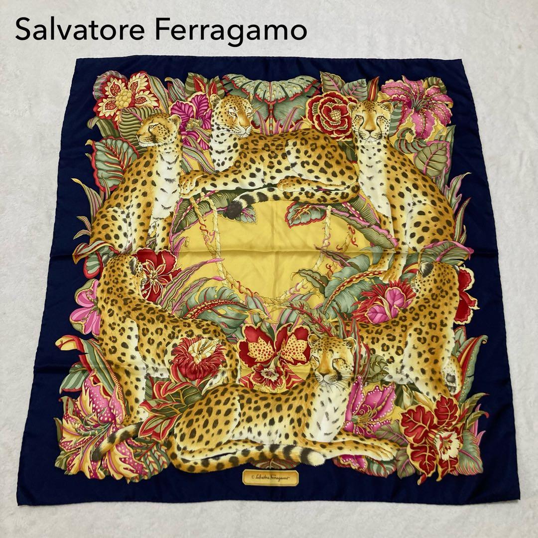 Salvatore Ferragamo シルク イタリア製大判スカーフ