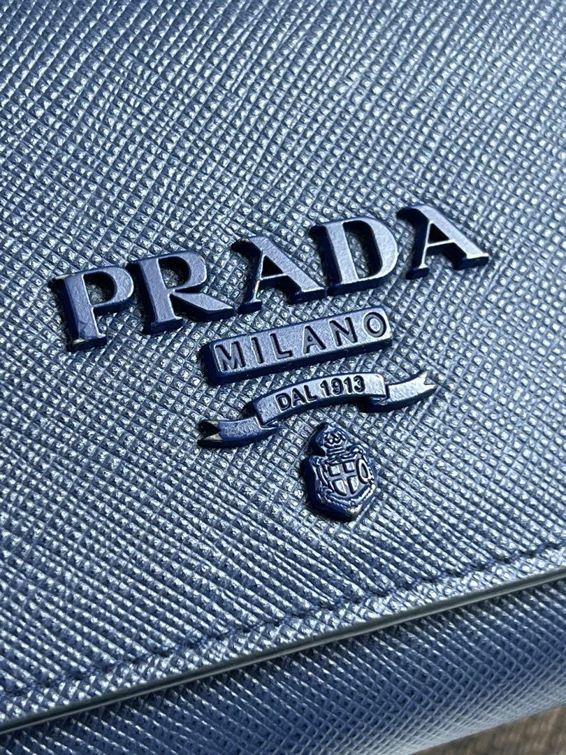 ✨極美品✨　PRADA プラダ　長財布　サフィアーノレザー　ロゴ刻印　ネイビー ✨極美品✨PRADA プラダ ビッグロゴ サフィアーノ長財布