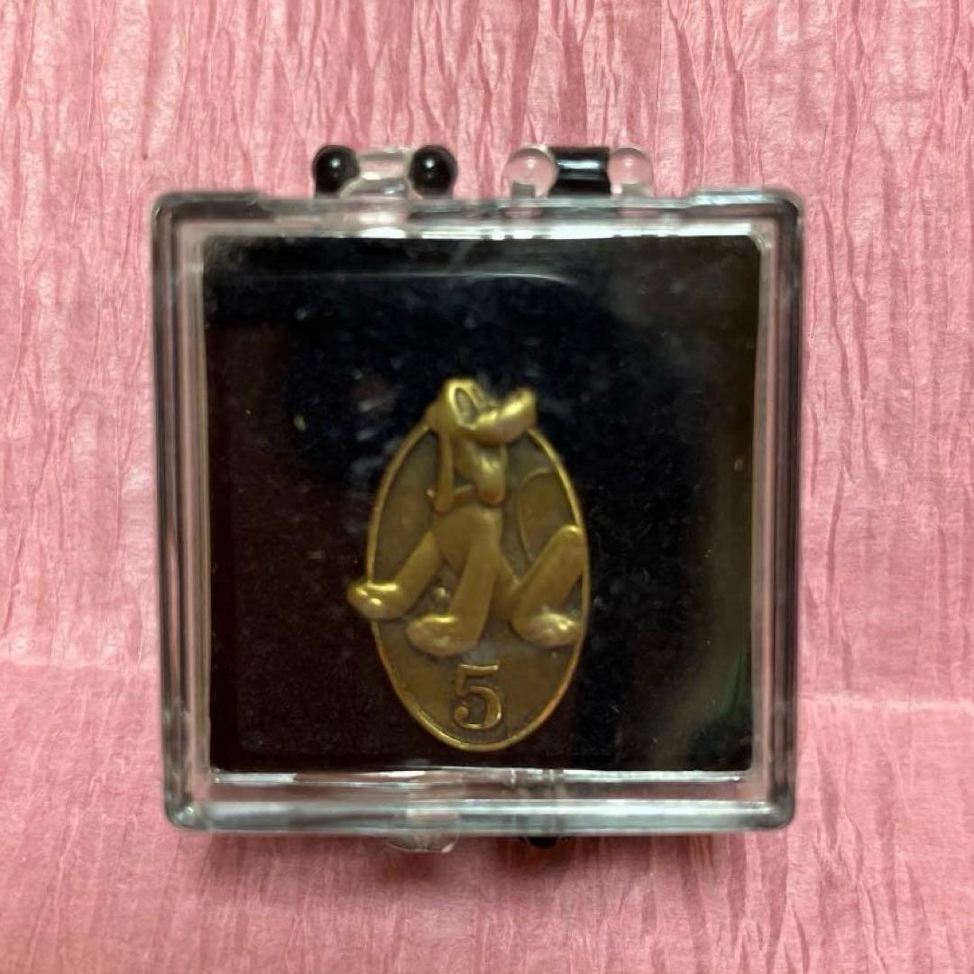 ディズニー　ピン　キャスト　勤続ピン　５年　プルート