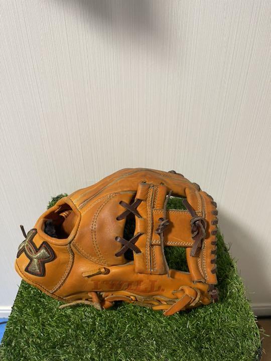 アンダーアーマー軟式内野用グローブ