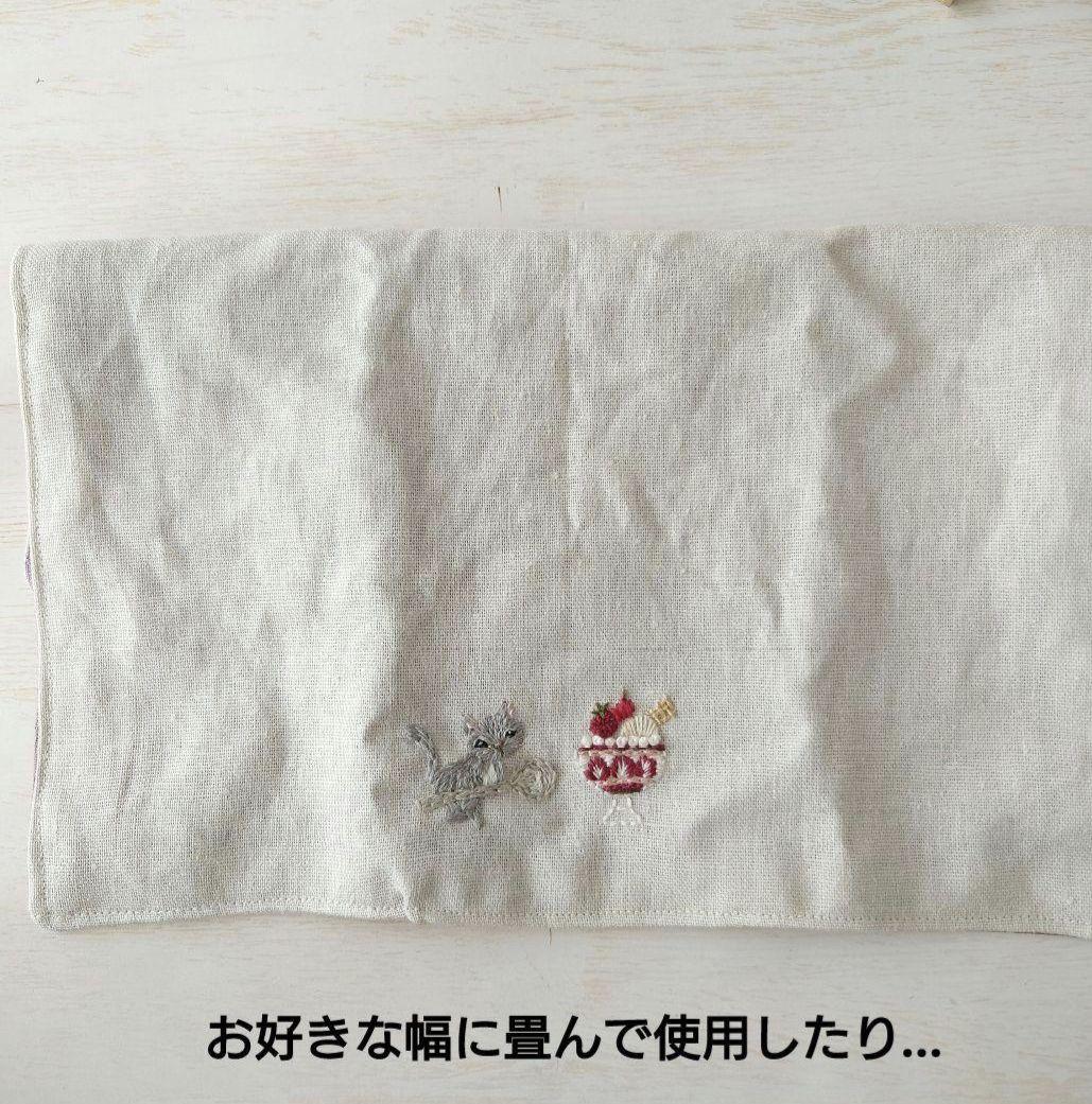 手刺繍入リネンスクエアミニマット【ねこといちごパフェ】 手刺繍入リネンスクエアミニマット【ねこといちごパフェ】