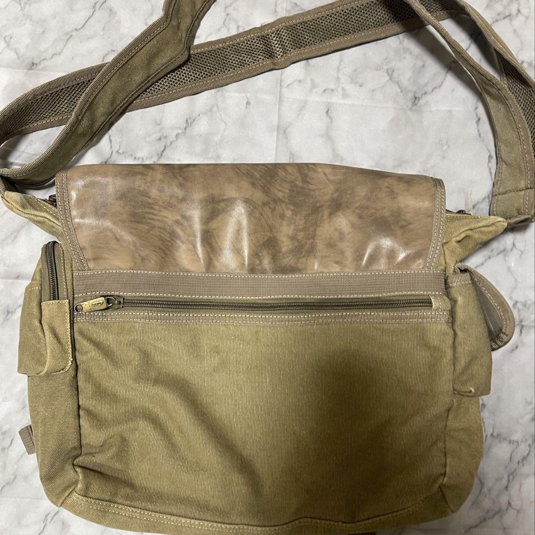DIESEL　ディーゼル　メッセンジャーバッグ　ナイロン　カーキ　刺繍　y2k DIESEL ヴィンテージ ミリタリーショルダーバッグ カーキ Y2K