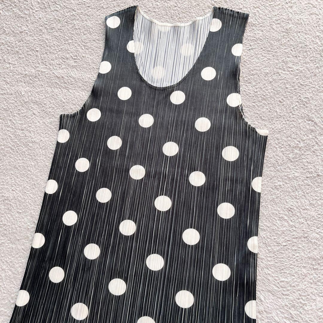極美品✨PLEATS PLEASE イッセイミヤケ タンクトップ ドット 極美品✨PLEATS PLEASE イッセイミヤケ タンクトップ ドット